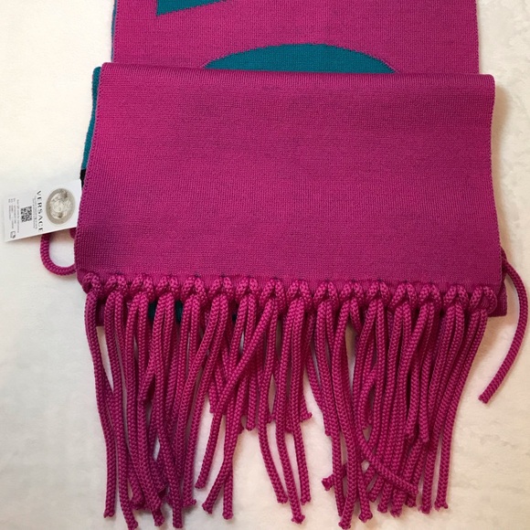 VERSACE SCARF NEW - Picture 4 of 4